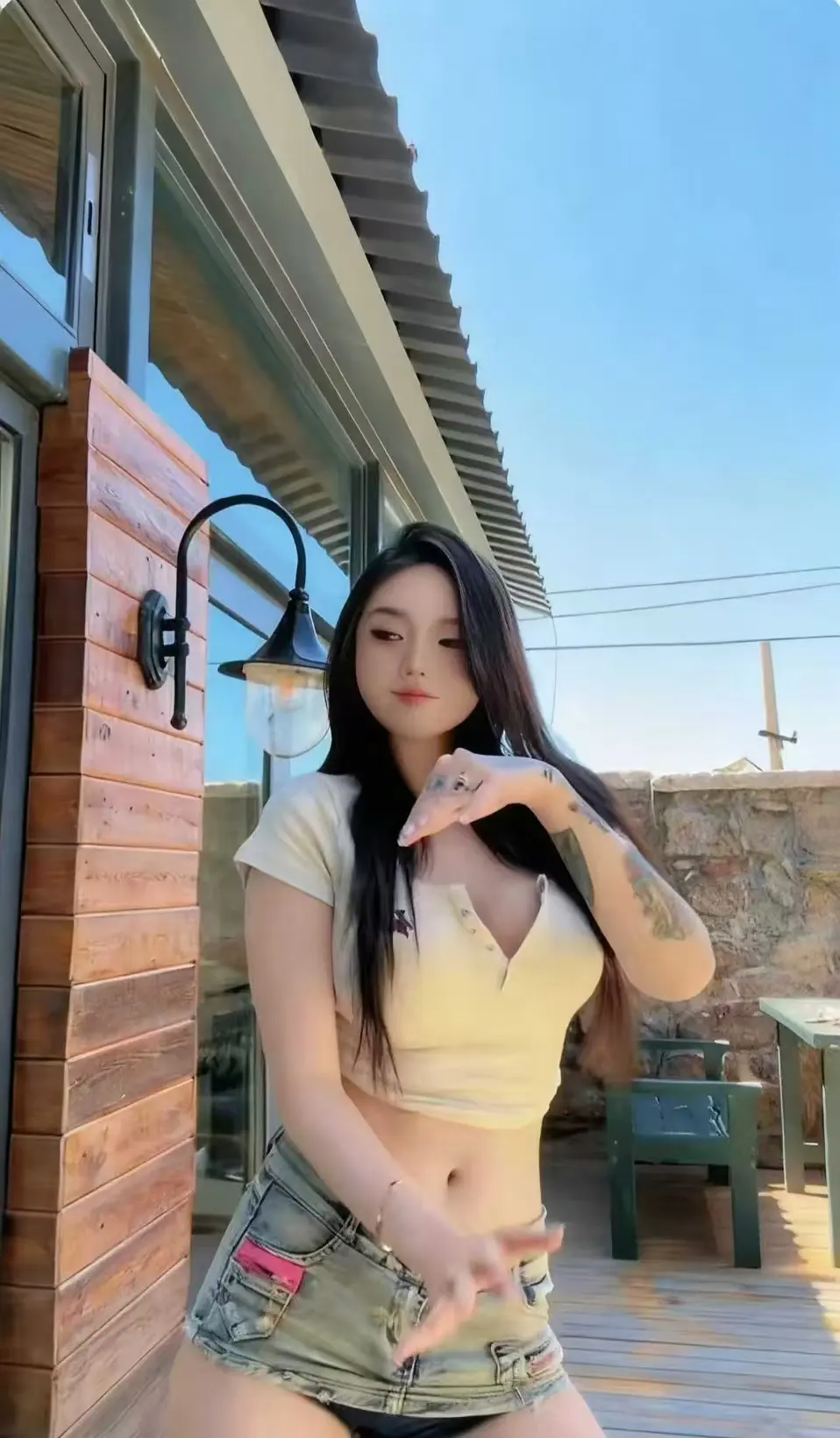 《Meena 成美男》高清全集中文版未删减强势来袭-免费在线看无广告-网盘观看便捷备份-一次看遍Meena 成美男
